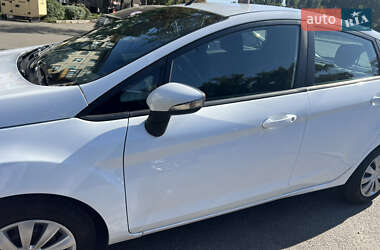Хэтчбек Ford Fiesta 2012 в 