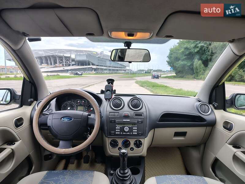 Хэтчбек Ford Fiesta 2007 в Львове