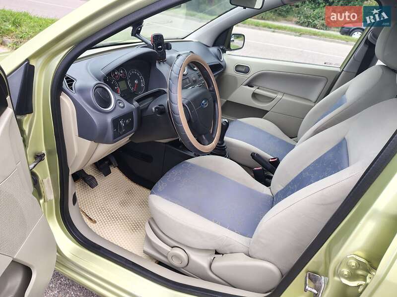Хэтчбек Ford Fiesta 2007 в Львове