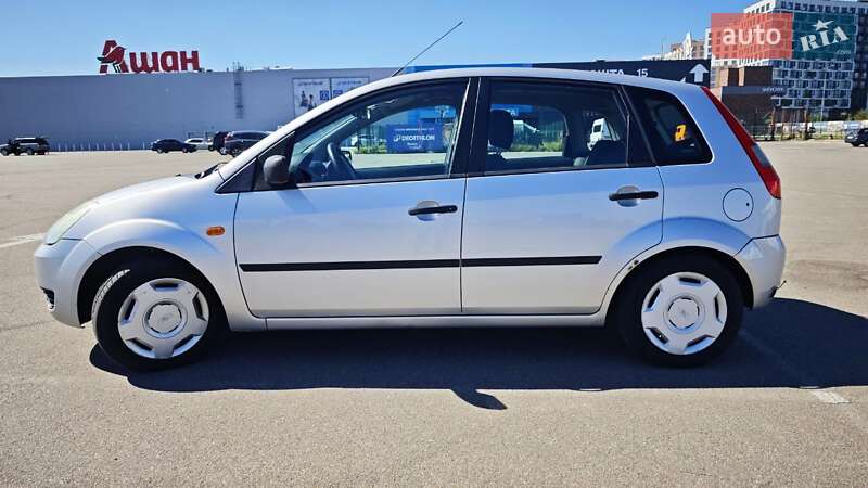 Хэтчбек Ford Fiesta 2004 в Киеве
