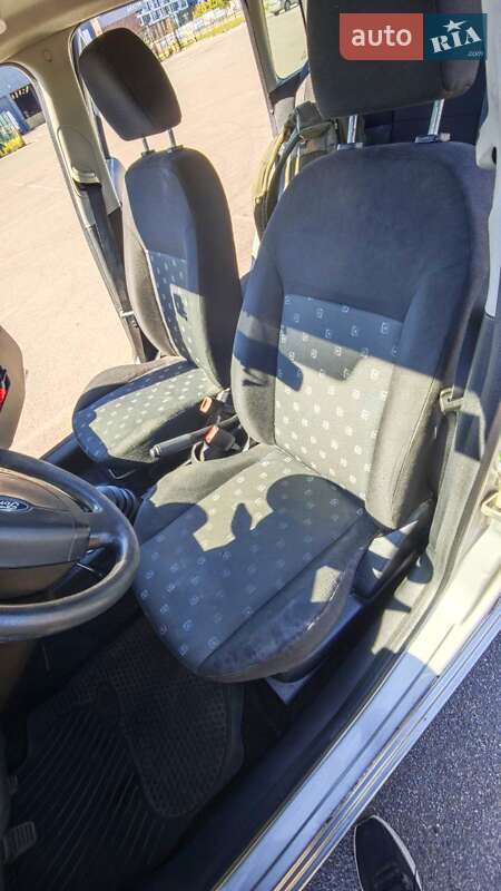 Хэтчбек Ford Fiesta 2004 в Киеве