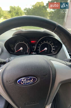 Хэтчбек Ford Fiesta 2011 в 