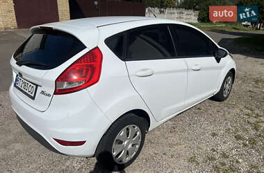 Хэтчбек Ford Fiesta 2011 в 