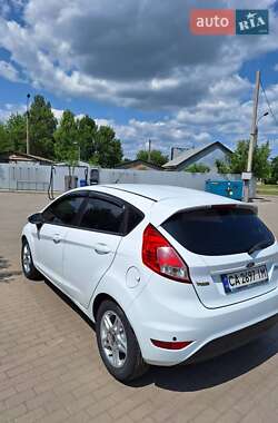 Хетчбек Ford Fiesta 2013 в 