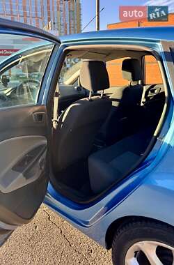 Хэтчбек Ford Fiesta 2011 в 