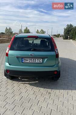 Хэтчбек Ford Fiesta 2006 в 