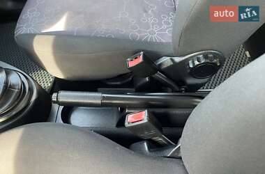 Хэтчбек Ford Fiesta 2006 в 