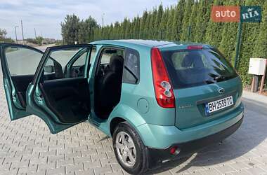 Хэтчбек Ford Fiesta 2006 в 