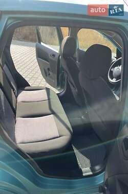 Хэтчбек Ford Fiesta 2006 в 