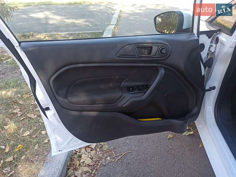 Седан Ford Fiesta 2017 в Киеве фото 10 Седан Ford Fiesta 2017 в Киеве