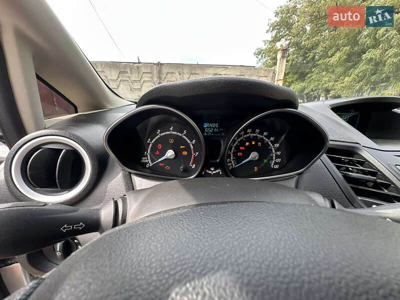 Хетчбек Ford Fiesta 2015 в Дніпрі