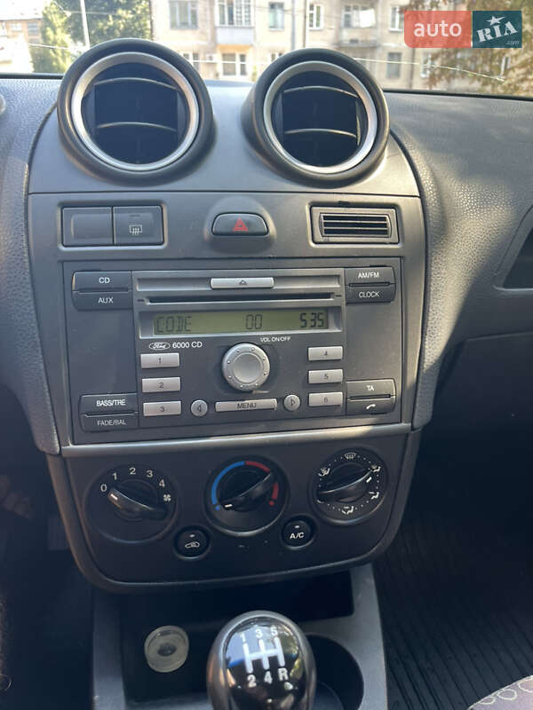 Хэтчбек Ford Fiesta 2006 в Киеве