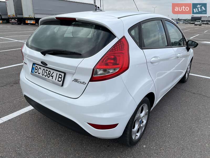 Хэтчбек Ford Fiesta 2011 в Пустомытах