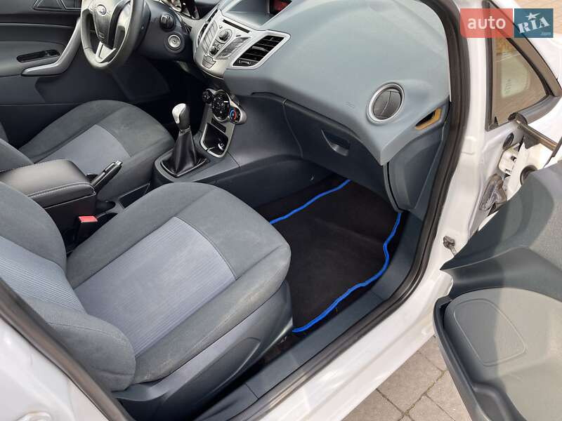 Хэтчбек Ford Fiesta 2011 в Пустомытах