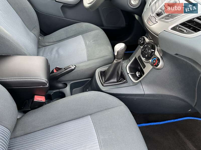 Хэтчбек Ford Fiesta 2011 в Пустомытах