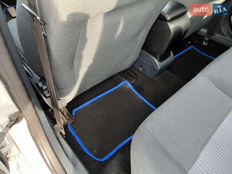 Хэтчбек Ford Fiesta 2011 в Пустомытах