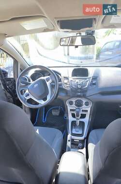 Седан Ford Fiesta 2015 в 