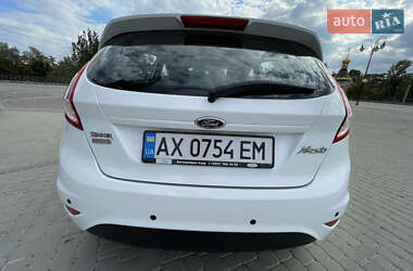 Хэтчбек Ford Fiesta 2016 в 