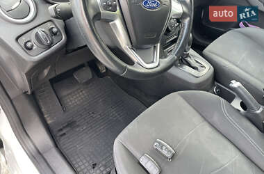 Хэтчбек Ford Fiesta 2016 в 