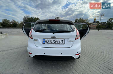 Хэтчбек Ford Fiesta 2016 в 