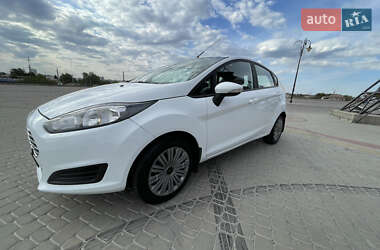 Хэтчбек Ford Fiesta 2016 в 