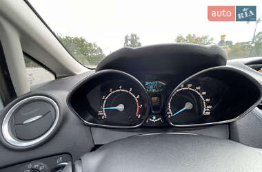 Хэтчбек Ford Fiesta 2016 в 