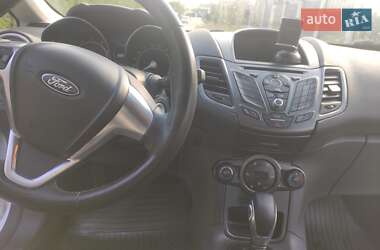 Хэтчбек Ford Fiesta 2015 в 