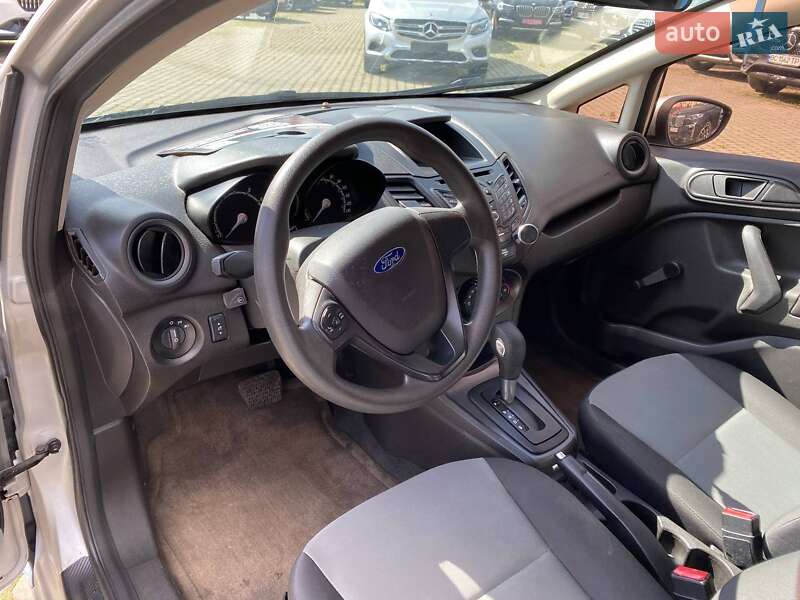 Хэтчбек Ford Fiesta 2015 в Львове