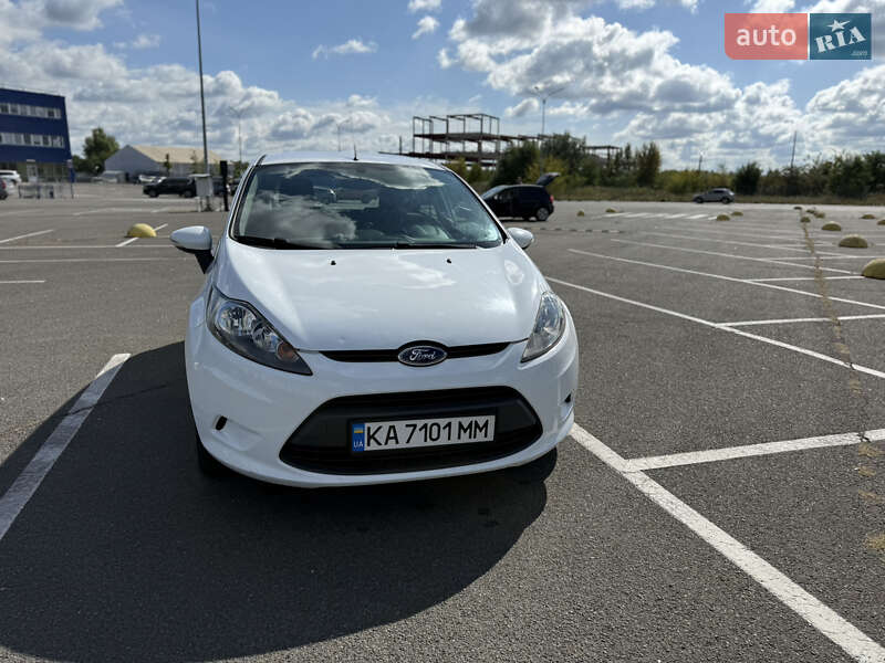 Хэтчбек Ford Fiesta 2011 в Киеве