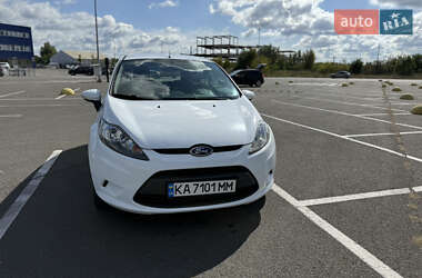 Хэтчбек Ford Fiesta 2011 в 