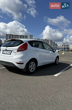 Хэтчбек Ford Fiesta 2011 в 