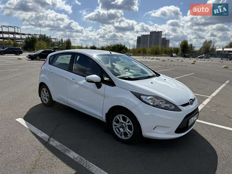 Хэтчбек Ford Fiesta 2011 в Киеве