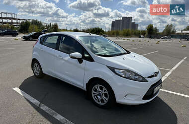 Хэтчбек Ford Fiesta 2011 в 
