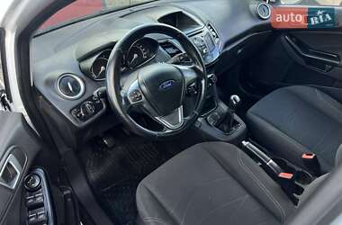 Хэтчбек Ford Fiesta 2016 в 
