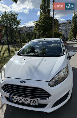 Хэтчбек Ford Fiesta 2015 в 
