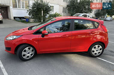 Хэтчбек Ford Fiesta 2016 в 