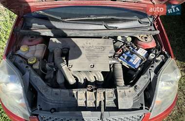 Хэтчбек Ford Fiesta 2006 в 