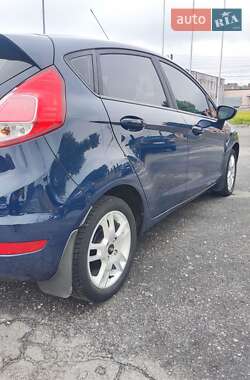 Хэтчбек Ford Fiesta 2016 в 