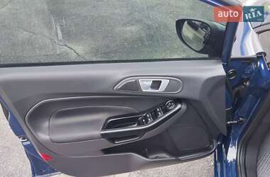 Хэтчбек Ford Fiesta 2016 в 