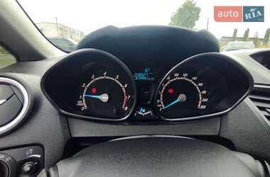Хэтчбек Ford Fiesta 2016 в 