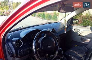 Хэтчбек Ford Fiesta 2006 в 