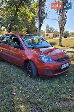 Хэтчбек Ford Fiesta 2006 в 