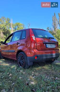 Хэтчбек Ford Fiesta 2006 в 