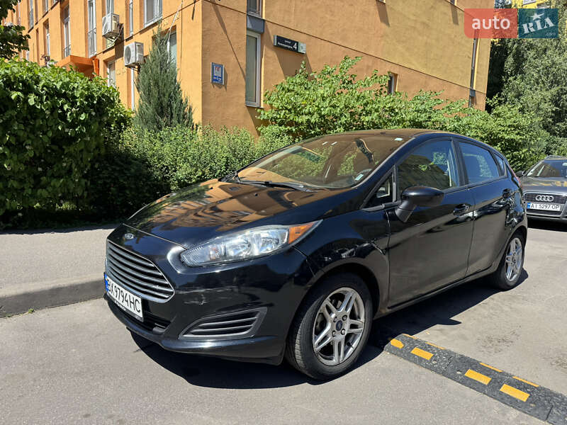 Хэтчбек Ford Fiesta 2018 в 