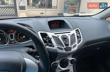 Хэтчбек Ford Fiesta 2009 в 