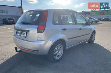 Хэтчбек Ford Fiesta 2004 в 