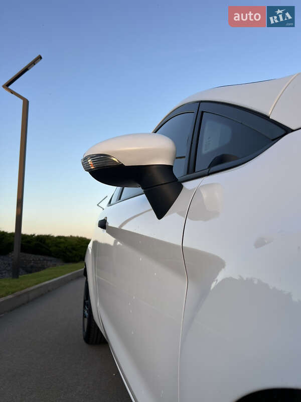 Хэтчбек Ford Fiesta 2014 в Киеве фото 6 Хэтчбек Ford Fiesta 2014 в Киеве