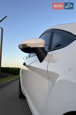 Хэтчбек Ford Fiesta 2014 в 
