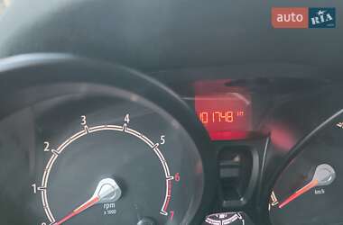 Хэтчбек Ford Fiesta 2012 в 