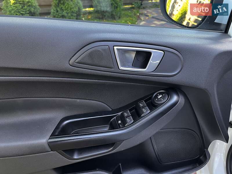 Хэтчбек Ford Fiesta 2013 в Калуше